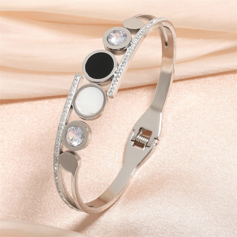Pulseira com Desenho de Numeração Romana e Zircónica Prateado