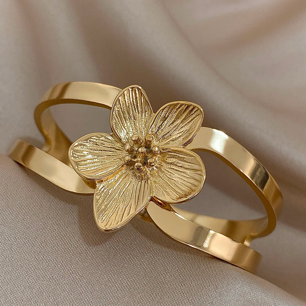 Pulseira com Charm Flor em Aço Inox