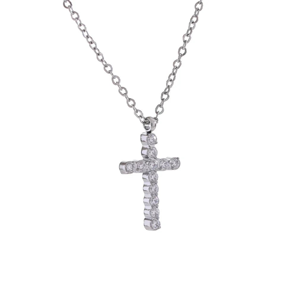Colar com Pendente em Forma de Cruz Prateado