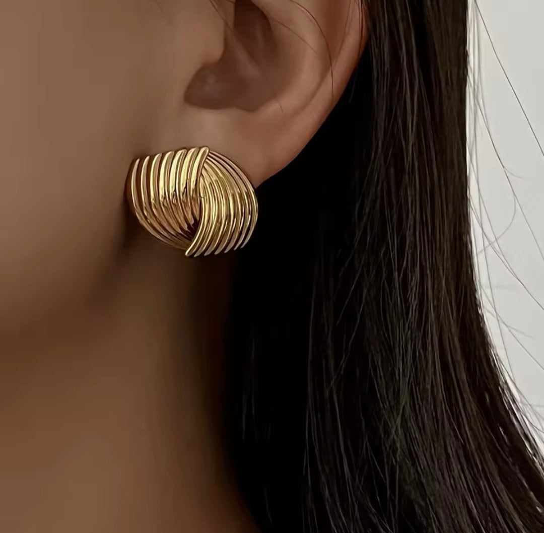 Brincos Sofisticados e Elegantes Dourado