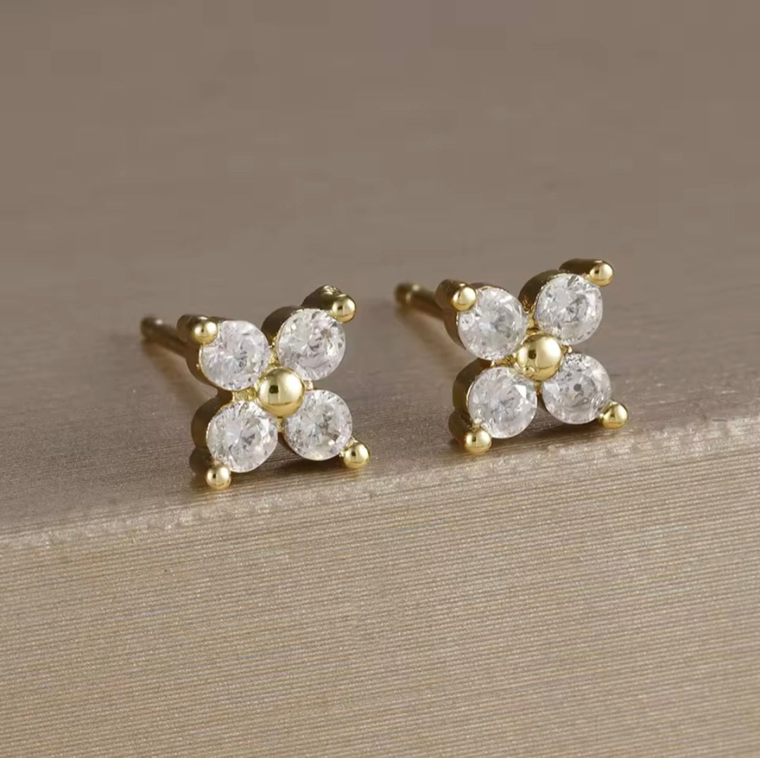 Brincos Minimalistas Florais Dourado