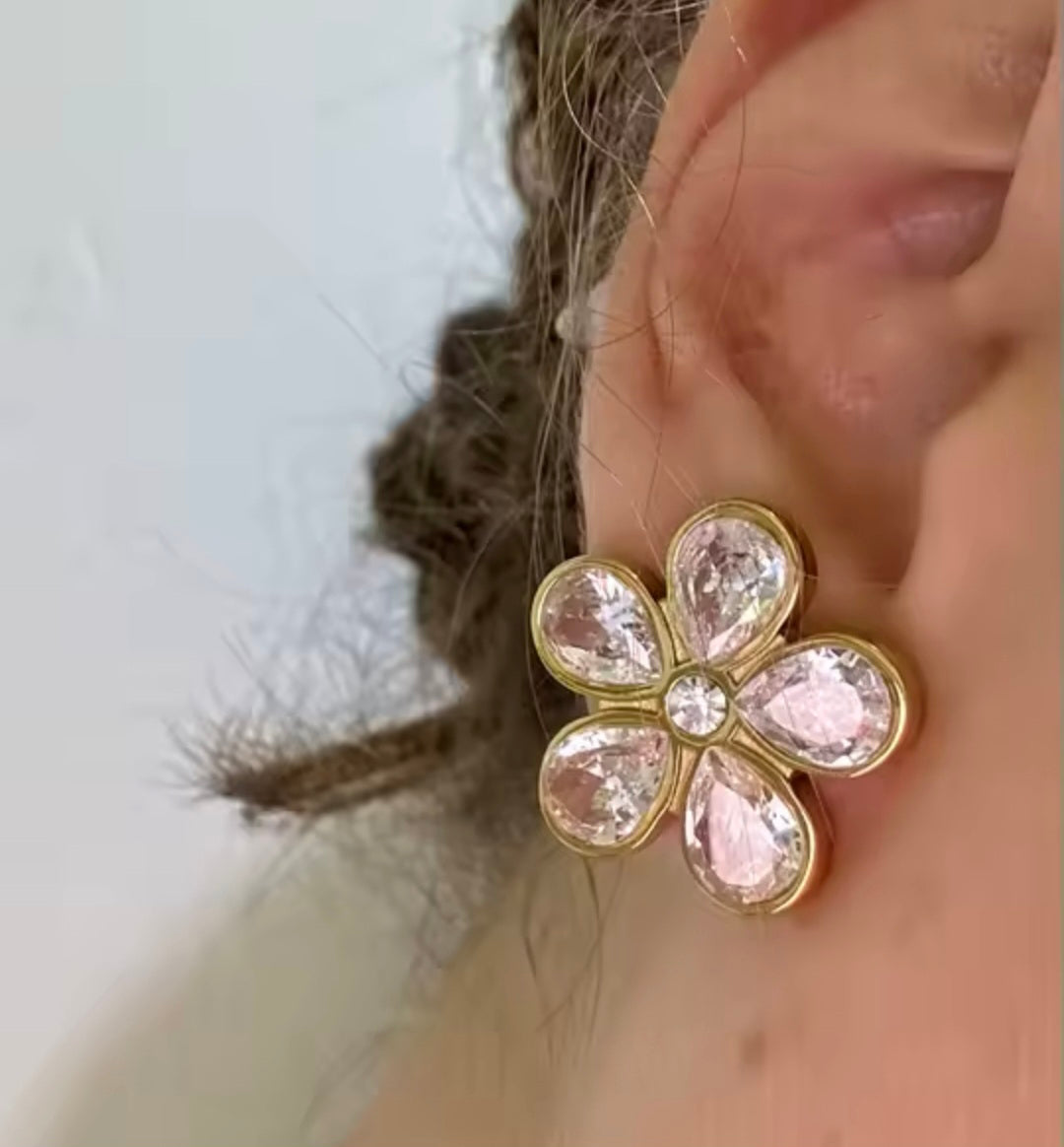 Brinco Flor de Zircónias