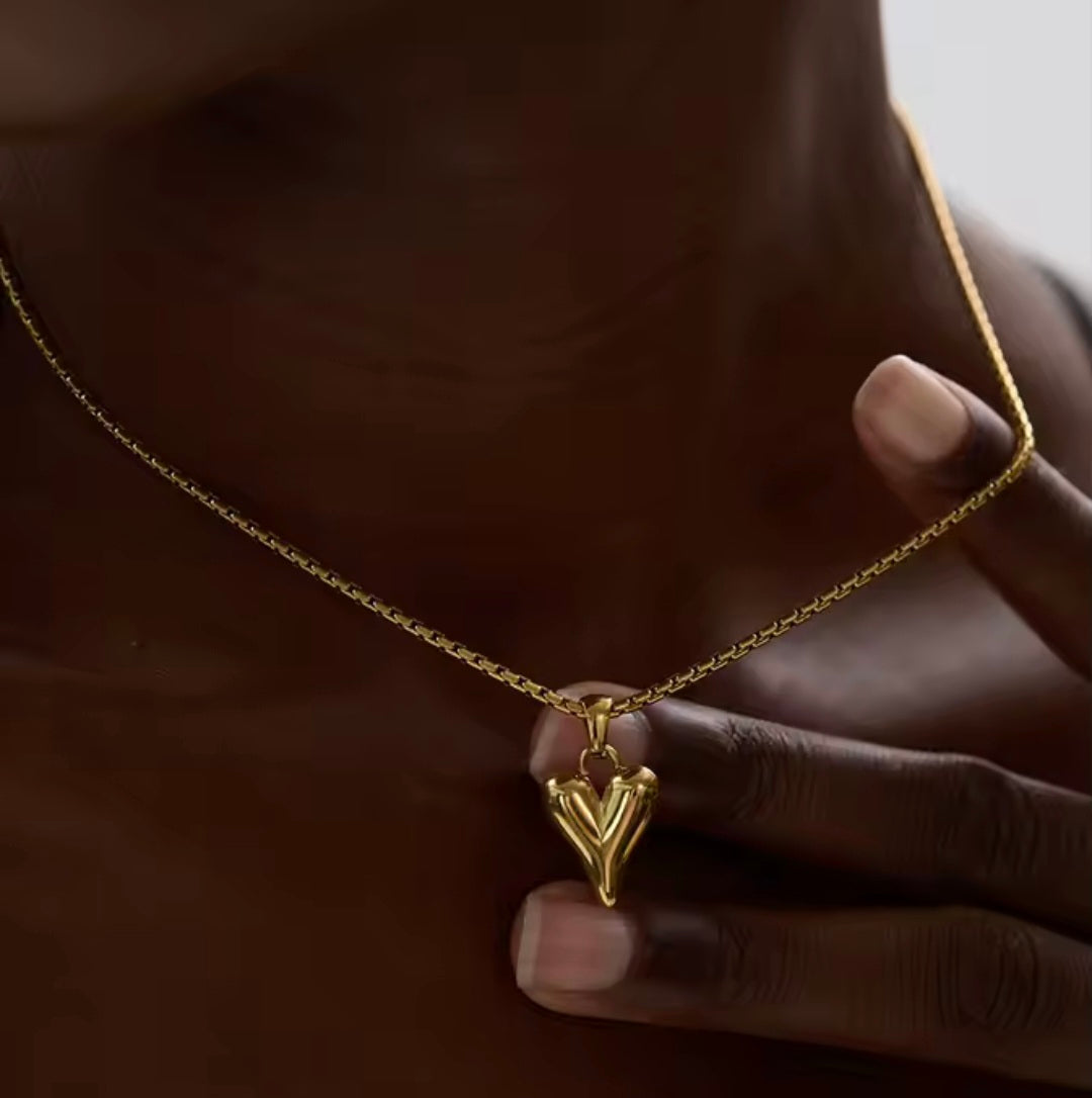 Colar com Motivo Coração em Aço Inoxidável Dourado