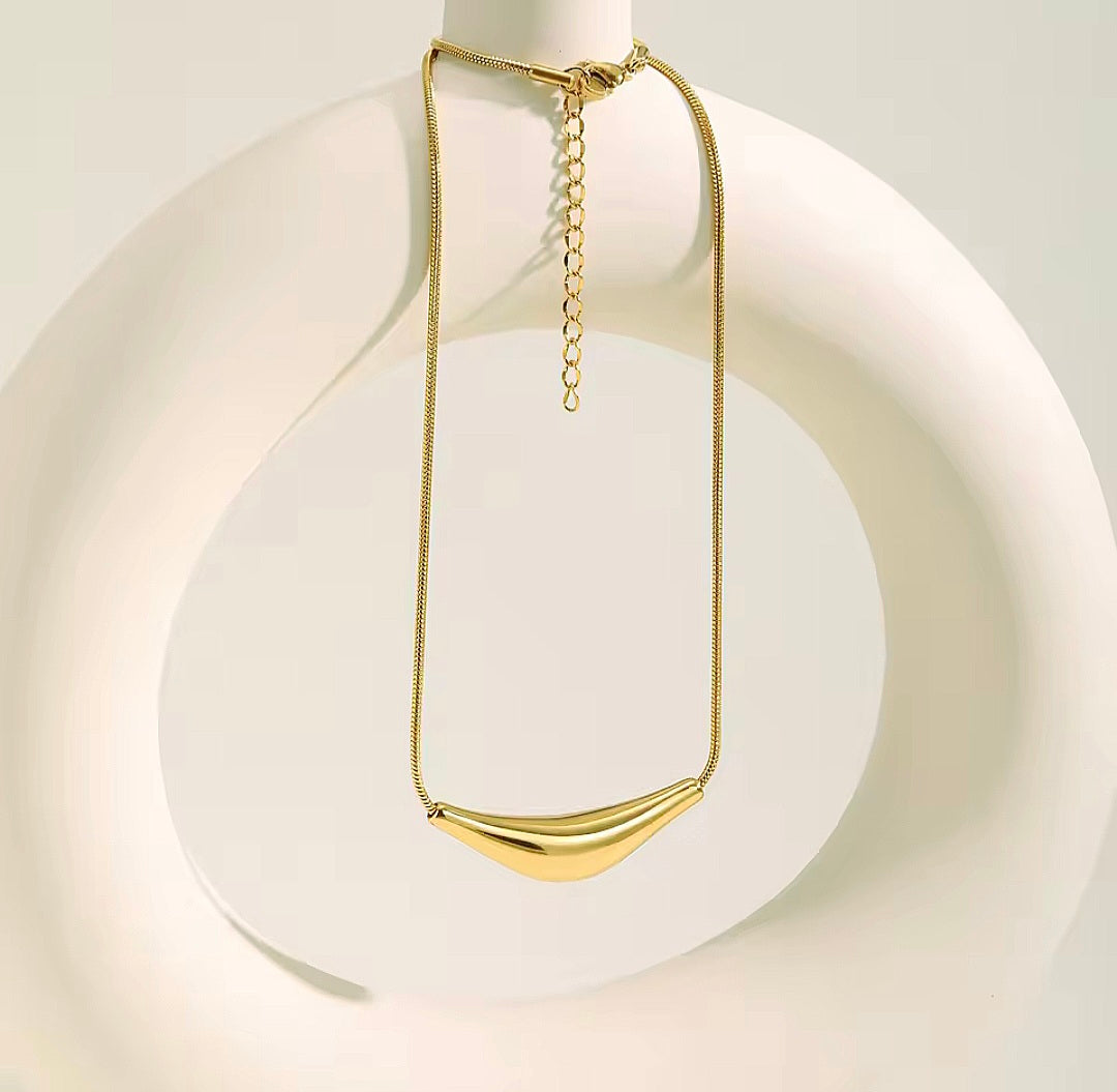 Colar com Pendente em Forma de Tubo em Aço Inox