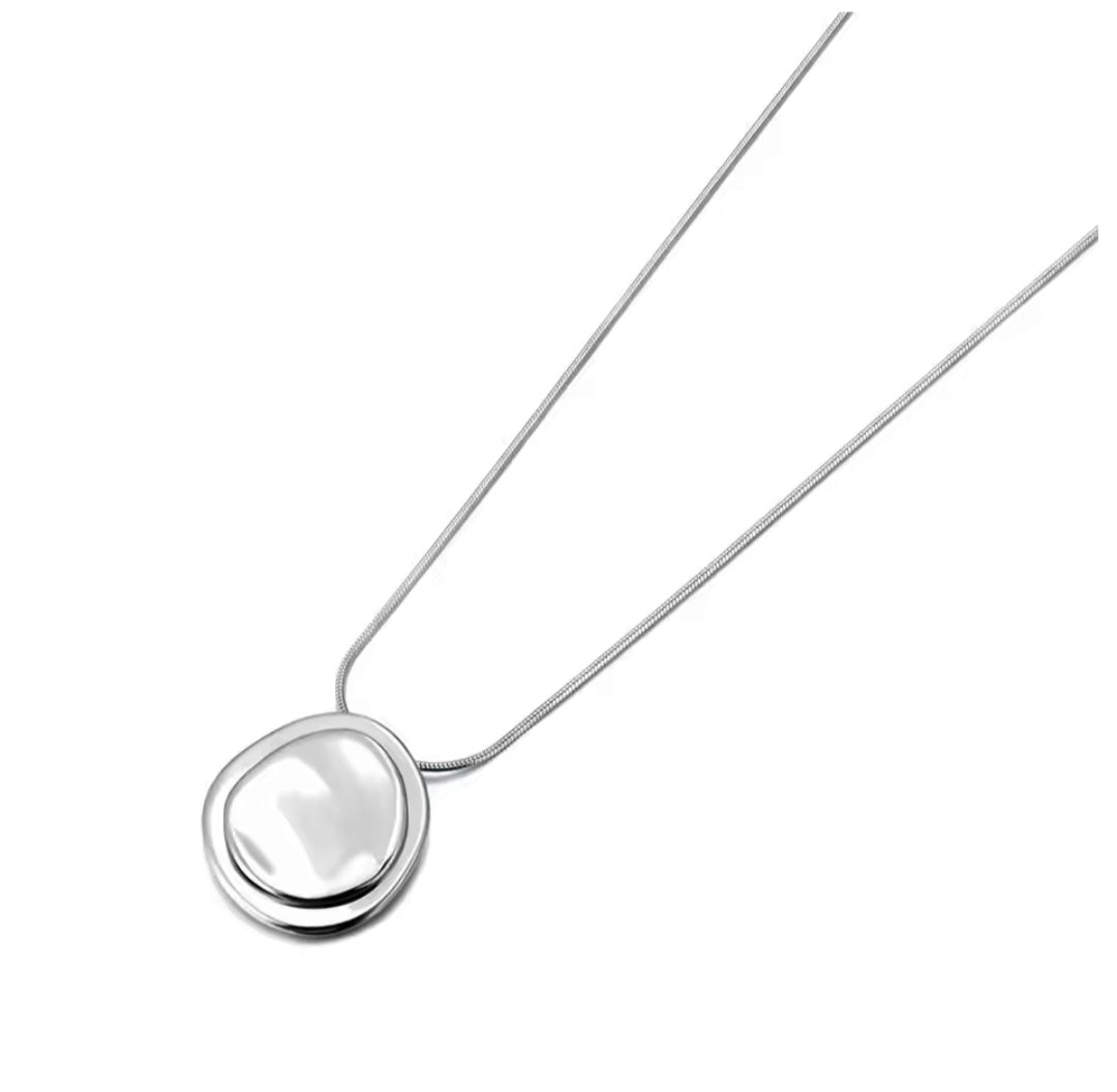 Colar com Pendente Circular