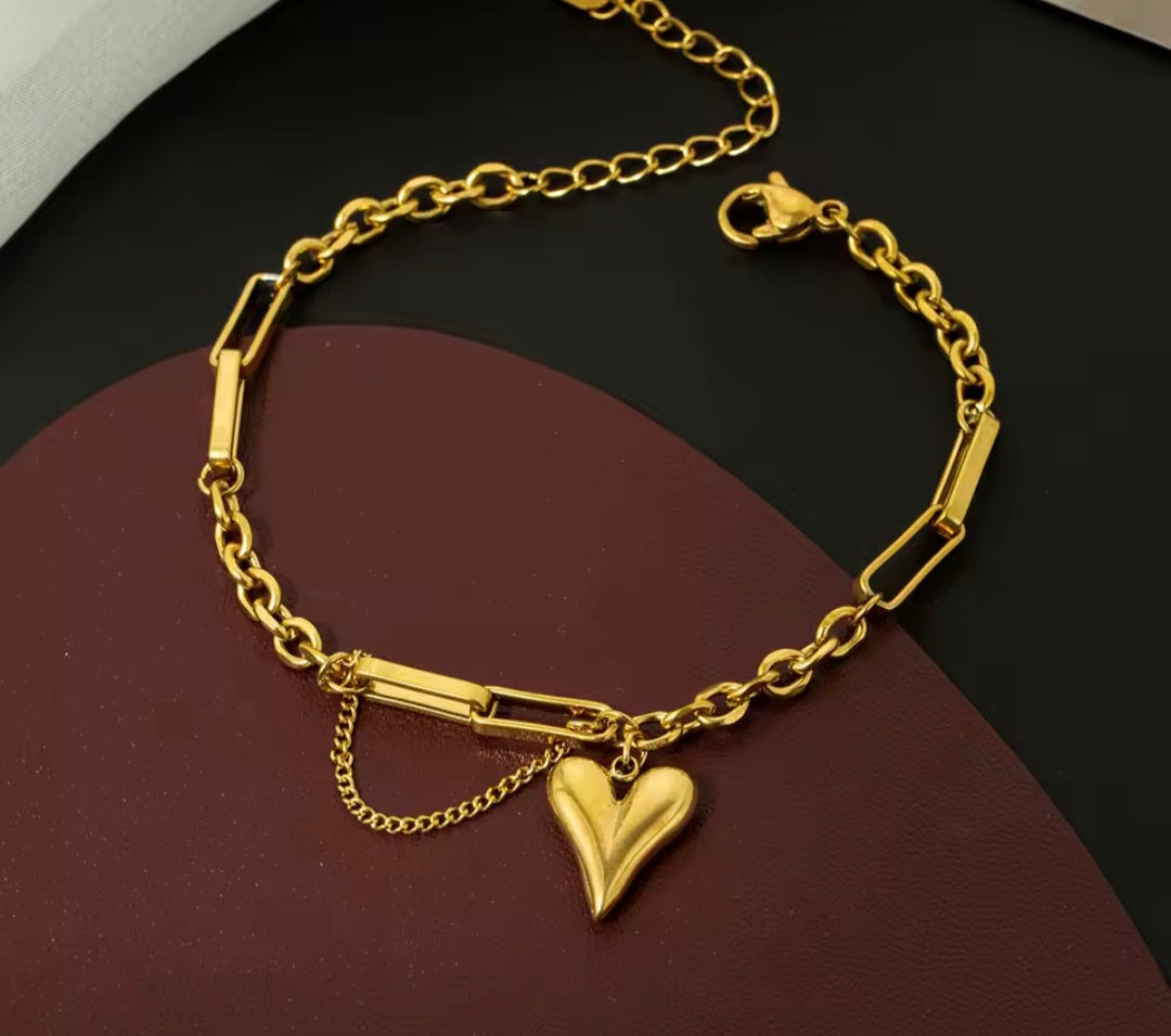 Pulseira com Charm Coração em Aço Inoxidável