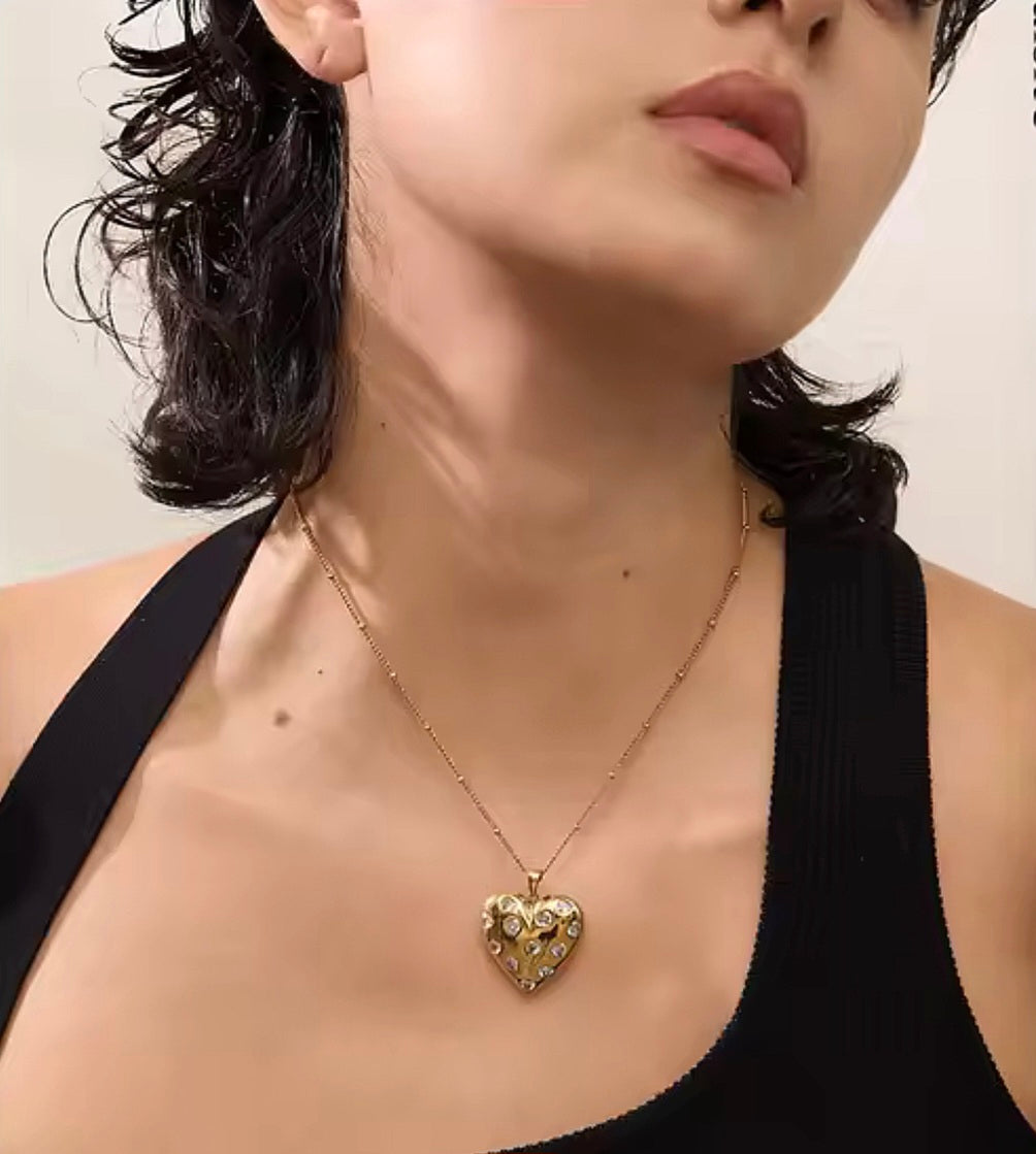 Colar com Pendente de Coração Brilhante