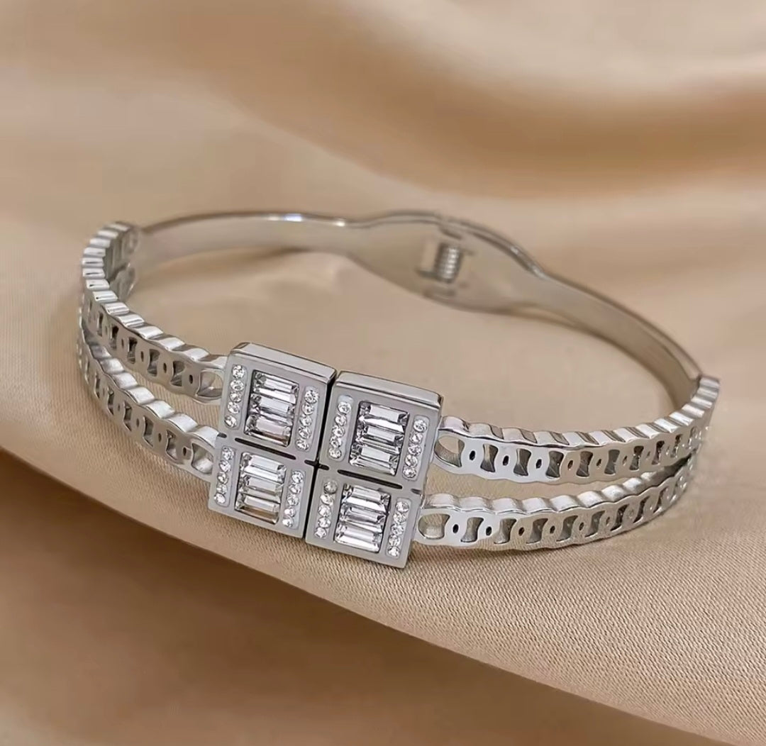 Pulseira Rígida Prateada