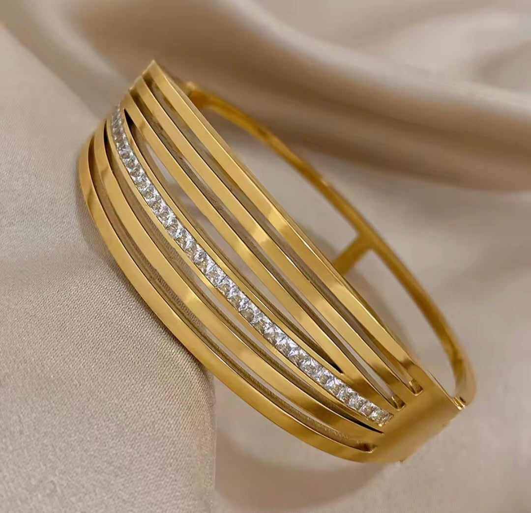 Pulseira Rígida em Alta Tendência
