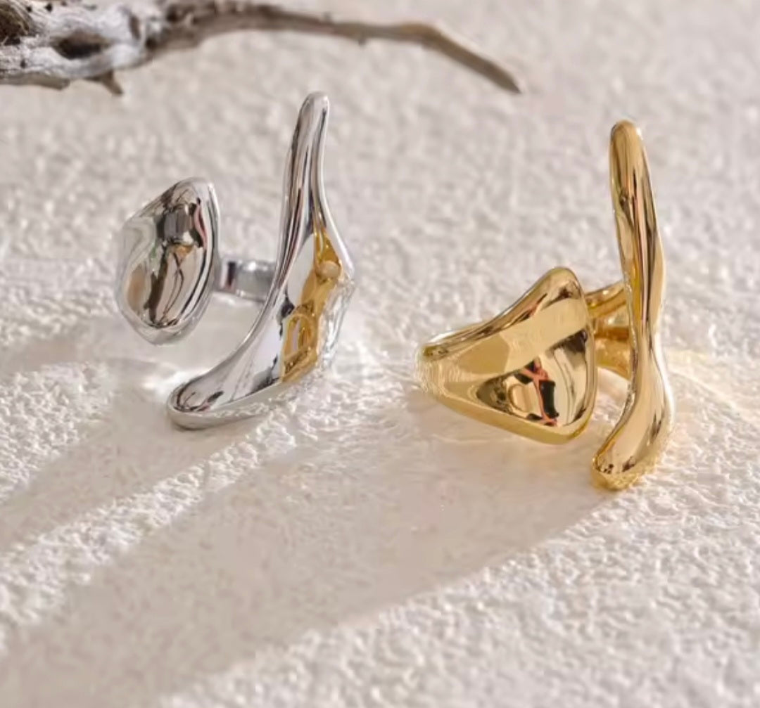 Anéis em aço inoxidável com banho em ouro PVD, design moderno e elegante para tendência atual CIDEIVAN.