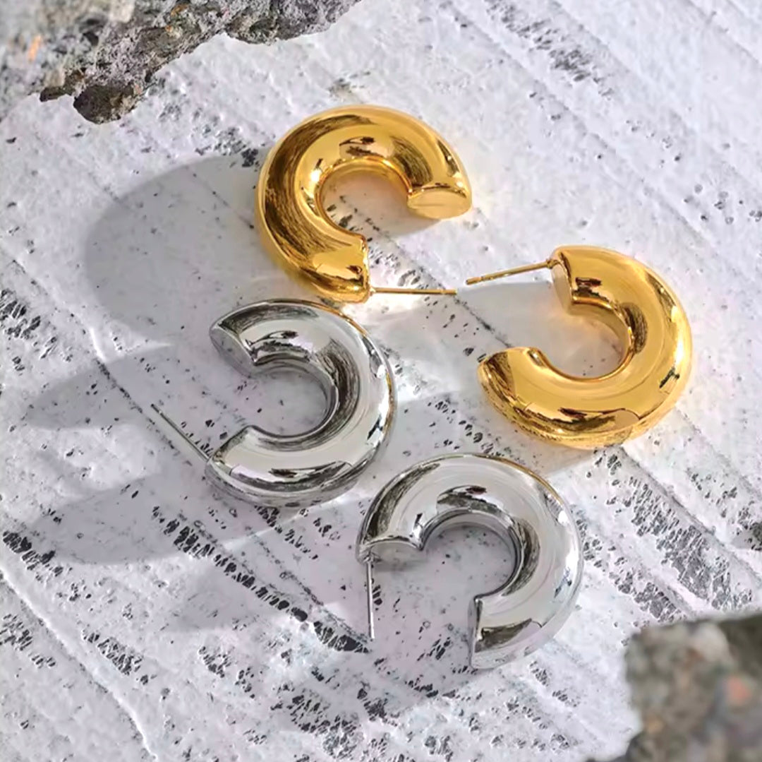 Brincos Chunky Huggie em Aço Inoxidável