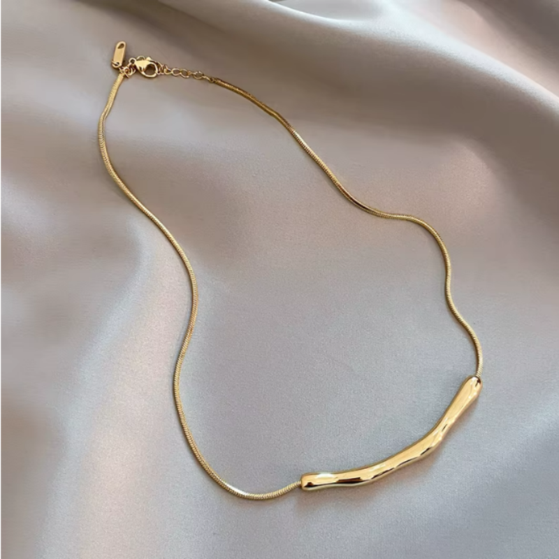 Colar Elegante em Aço Inoxidável Dourado