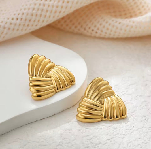 Brincos Triangulares em Aço Inox Dourado