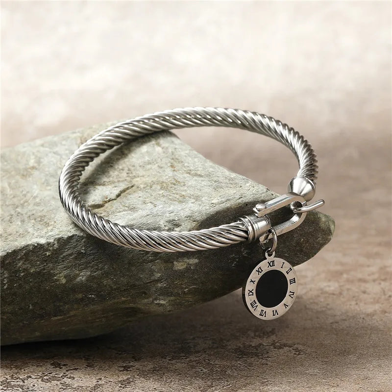 Pulseira com Charm de Numeração Romana Prateado