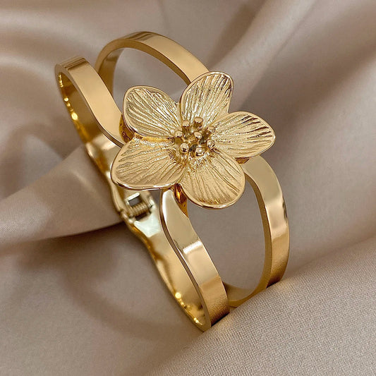 Pulseira com Charm Flor em Aço Inox
