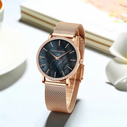 Relógio Luxuoso Hannah Martin Rosa dourado fundo escuro