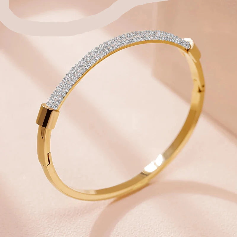 Pulseira Rígida Brilhante em Aço Inox Dourado