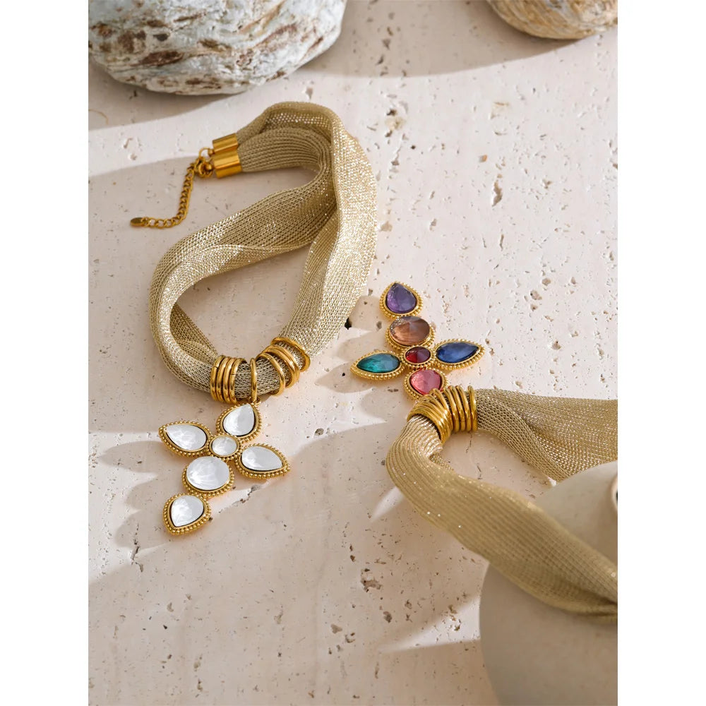 Colar de Tecido Pendente Cruz