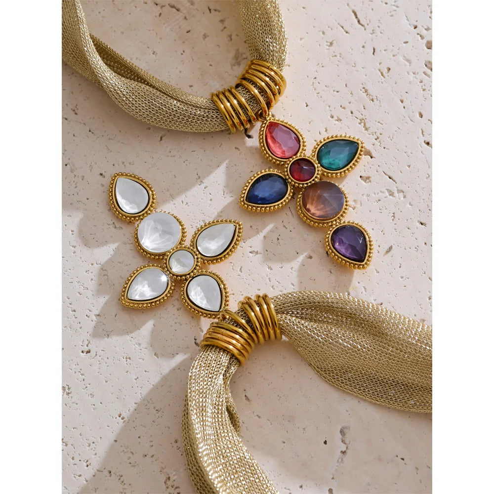 Colar de Tecido Pendente Cruz