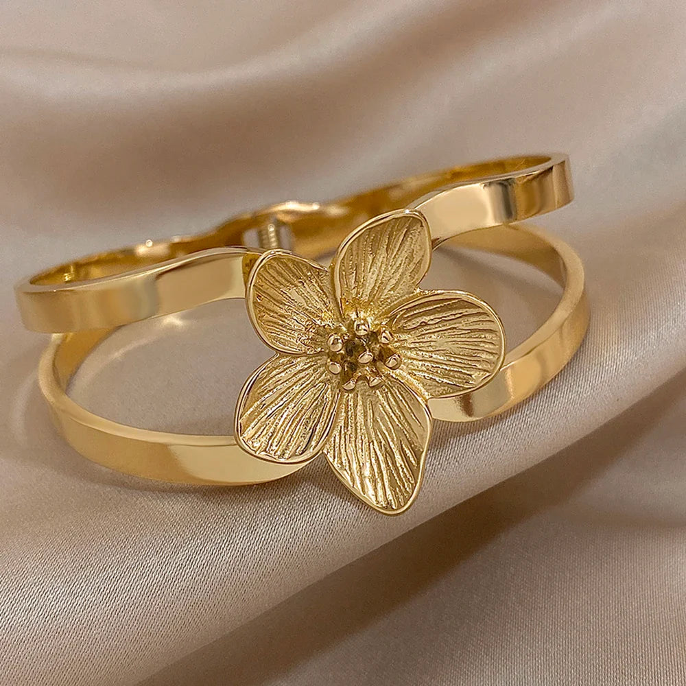 Pulseira com Charm Flor em Aço Inox