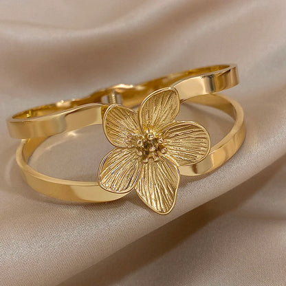 Pulseira com Charm Flor em Aço Inox