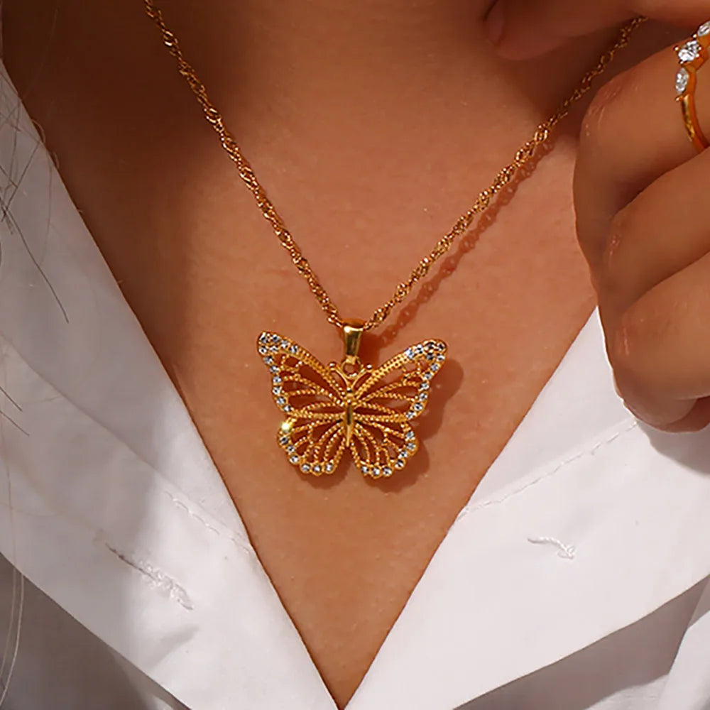 Colar Pendente Borboleta