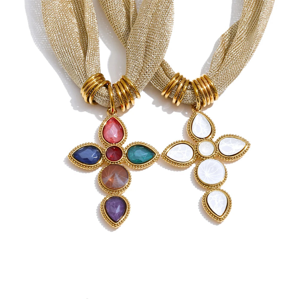 Colar de Tecido Pendente Cruz