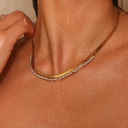 Colar com Pedras de Zircónia Cúbica