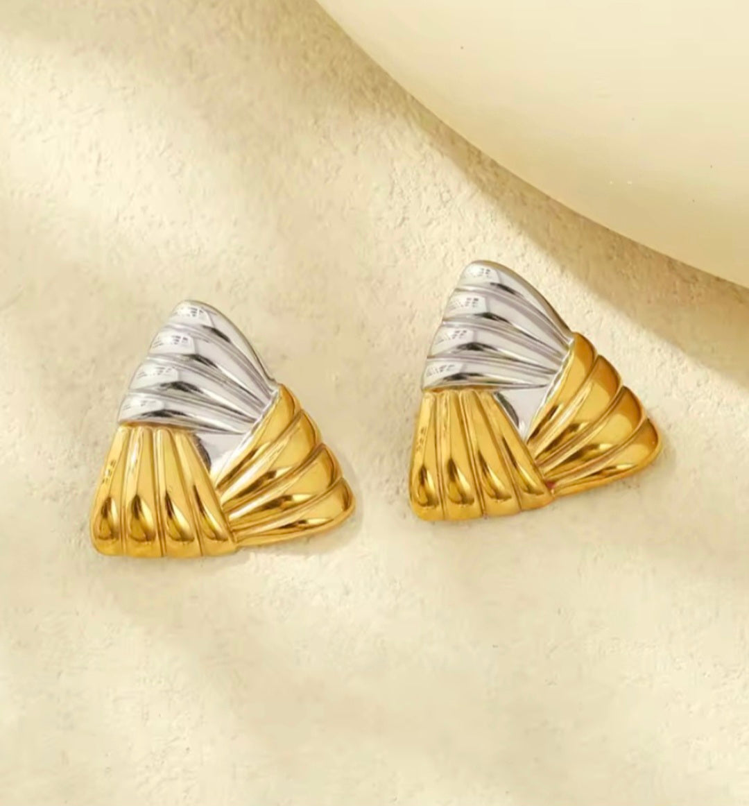 Brincos Triangulares em Aço Inox Mesclado