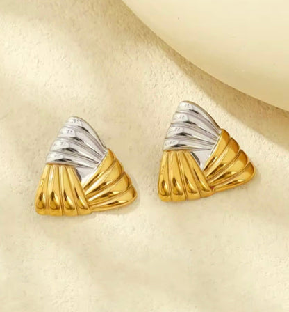 Brincos Triangulares em Aço Inox Mesclado