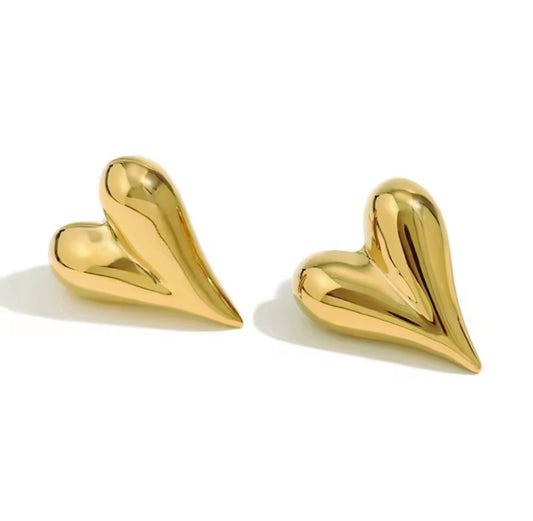 Brincos em Forma de Coração Dourado