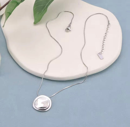 Colar com Pendente Circular