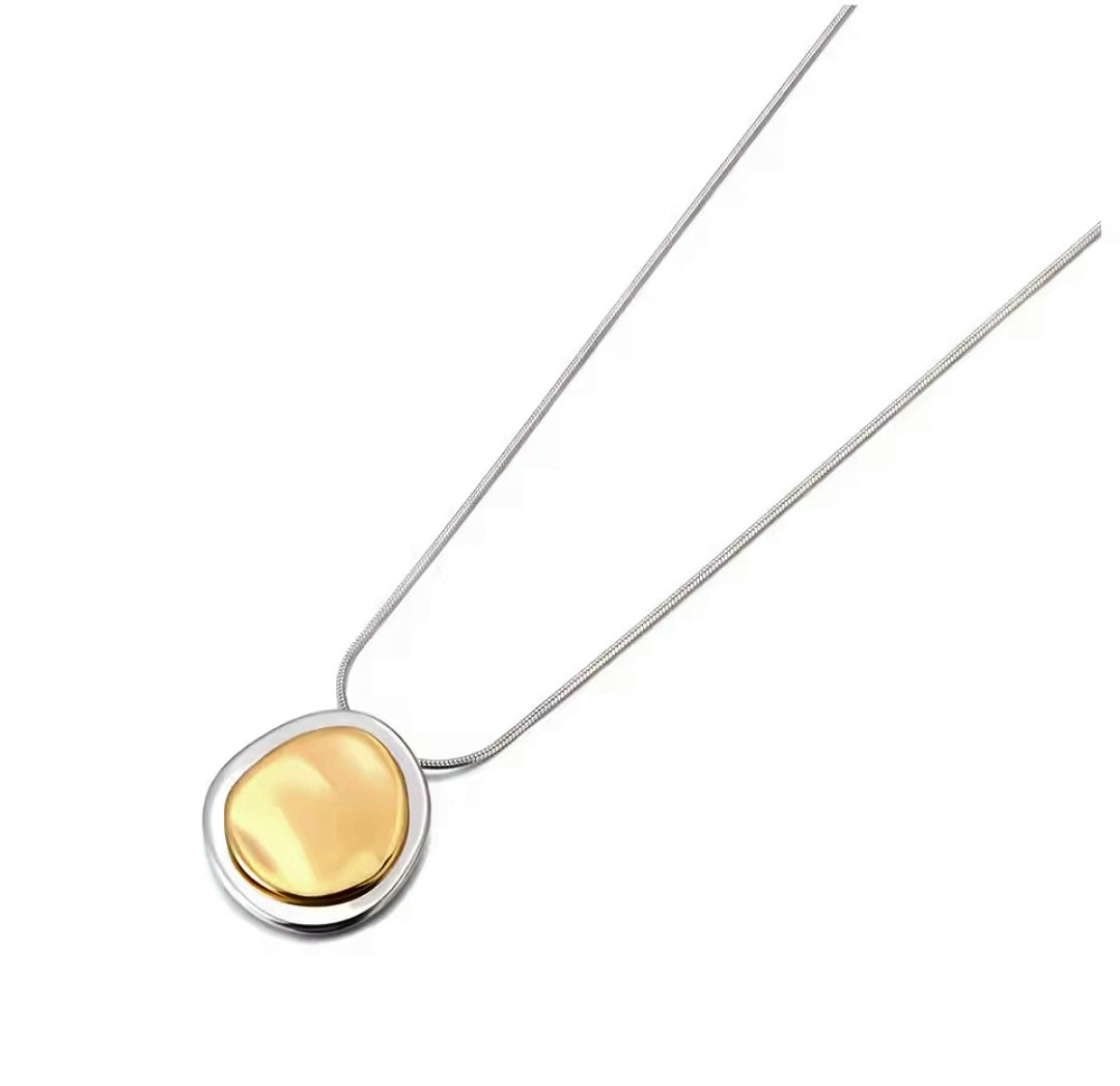 Colar com Pendente Circular