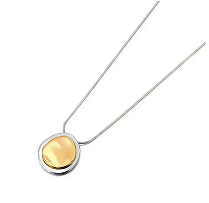 Colar com Pendente Circular