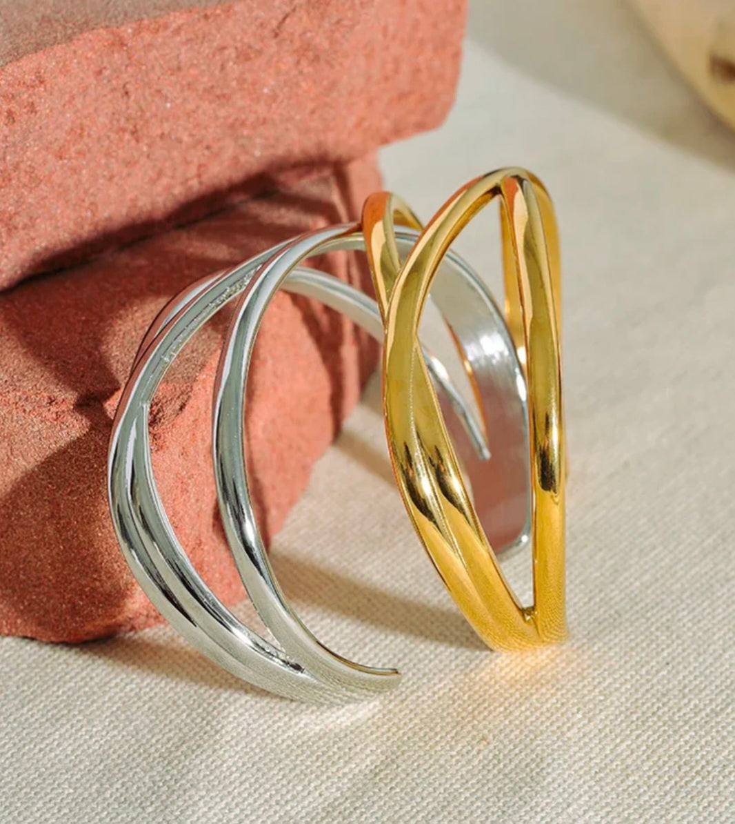 Pulseira Cruzada em Aço Inox