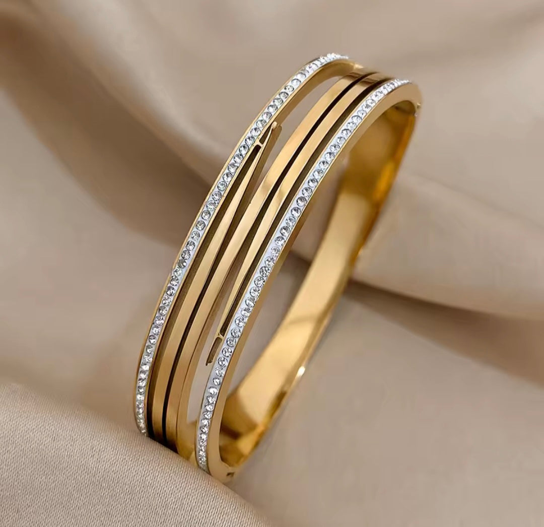 Pulseira Rígida Clássica em Aço Inoxidável