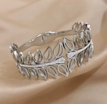 Pulseira Floral em Aço Inoxidável