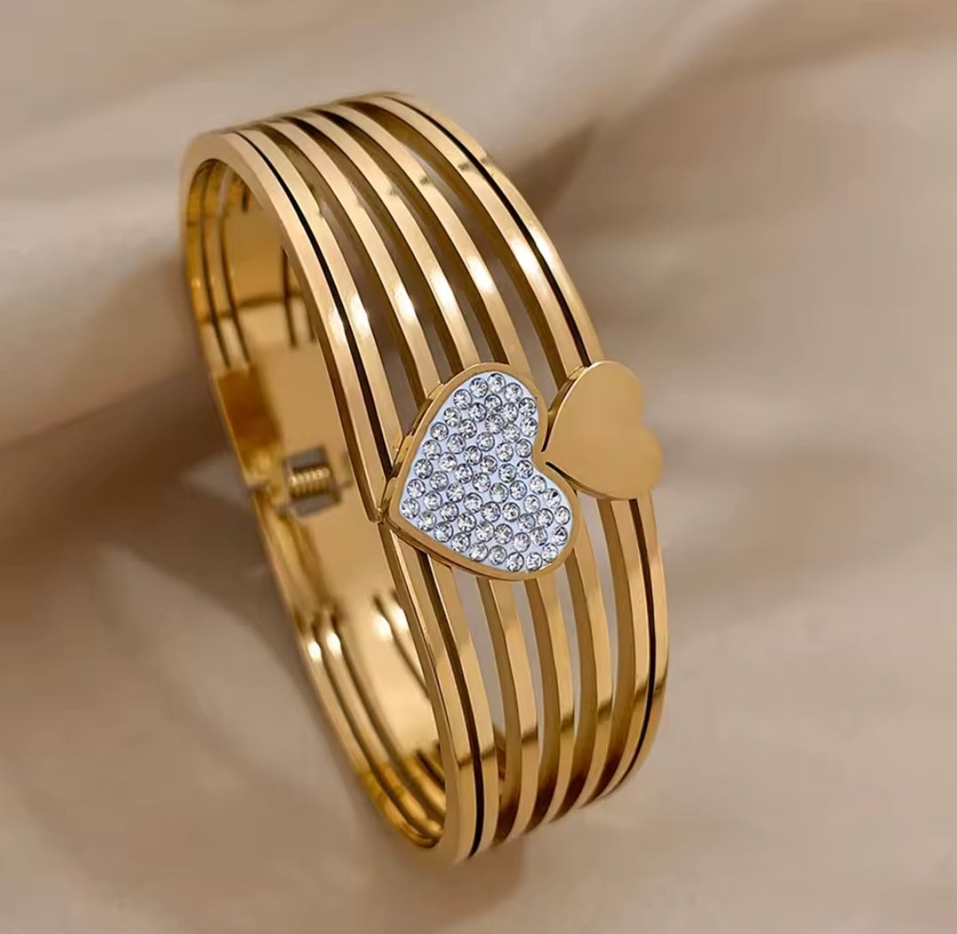 Pulseira Rígida Motivo Coração