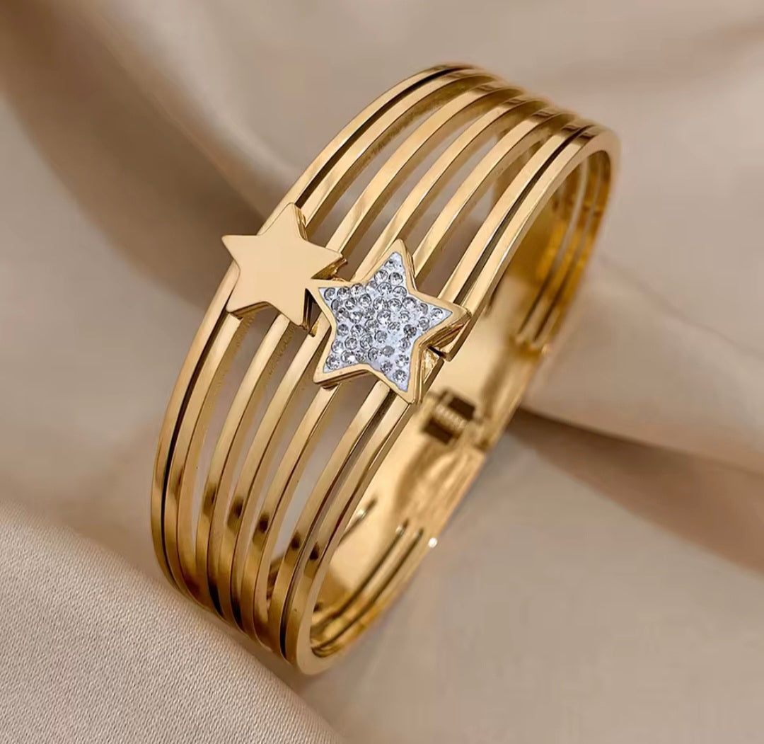 Pulseira Rígida com Estrelas