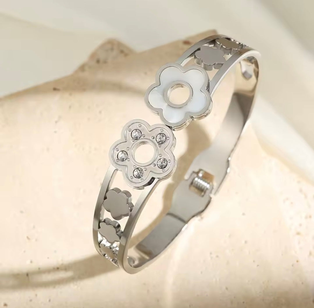 Pulseira Rígida Orgânica em Aço