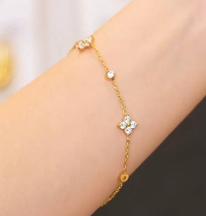 Pulseira delicada flor de zircónia em aço inoxidável com banho em ouro PVD comprimento ajustável CIDEIVAN