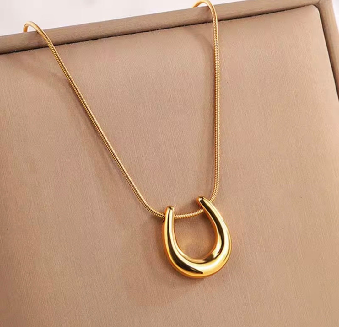 Colar Pendente U Shape - Aço inoxidável