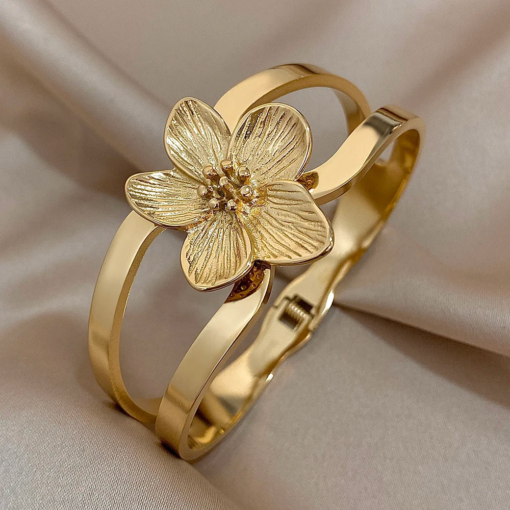 Pulseira com Charm Flor em Aço Inox