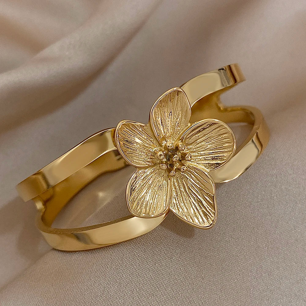 Pulseira com Charm Flor em Aço Inox