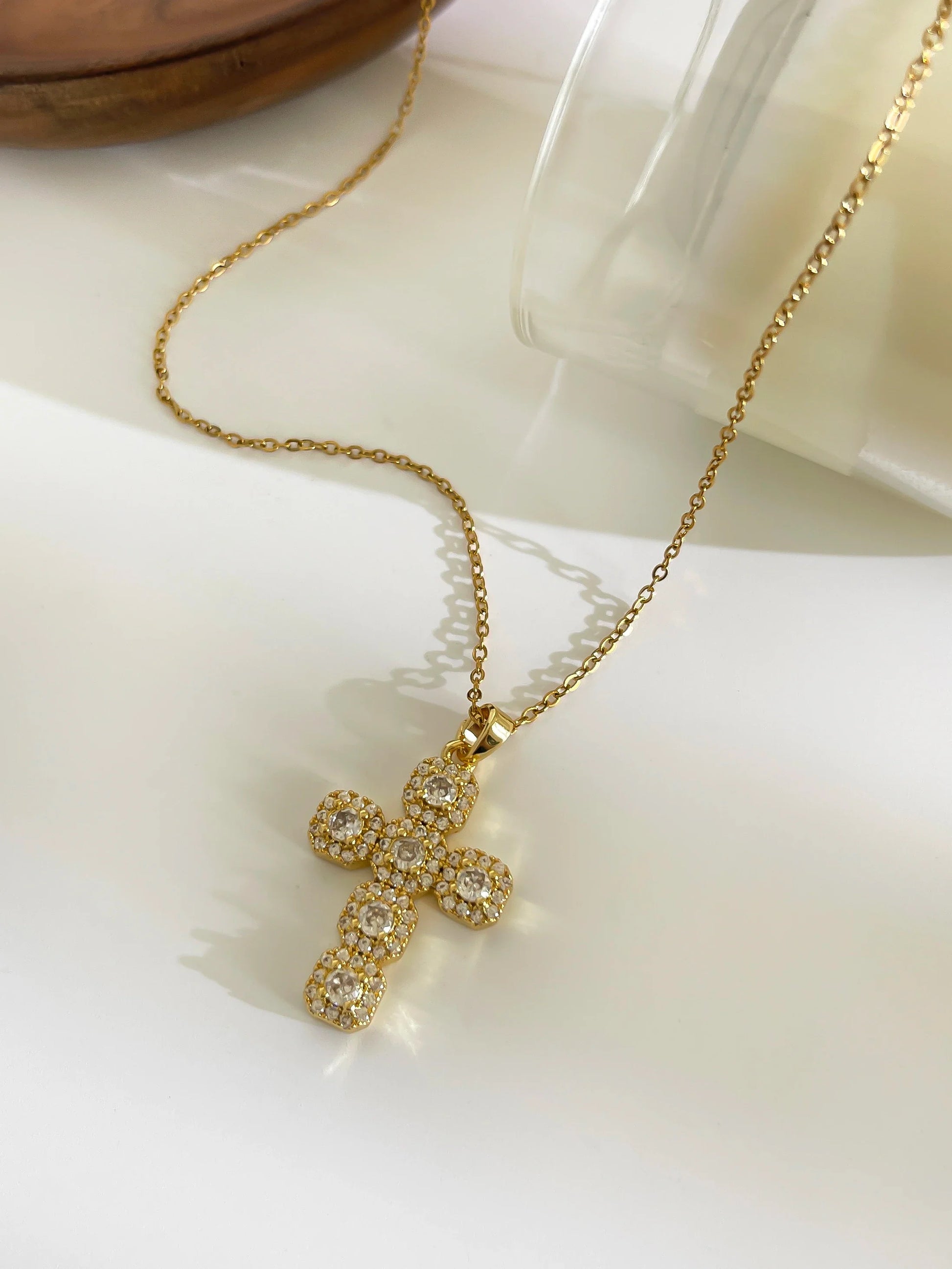 Colar com Pendente de Cruz