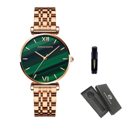 Relógio Look Moderno em Aço Inox Rosa Dourado Fundo Verde