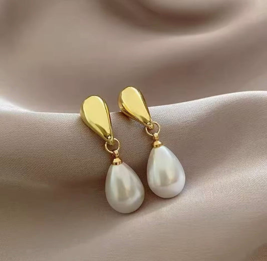 Brincos de Pérola e Aço Inox Dourado