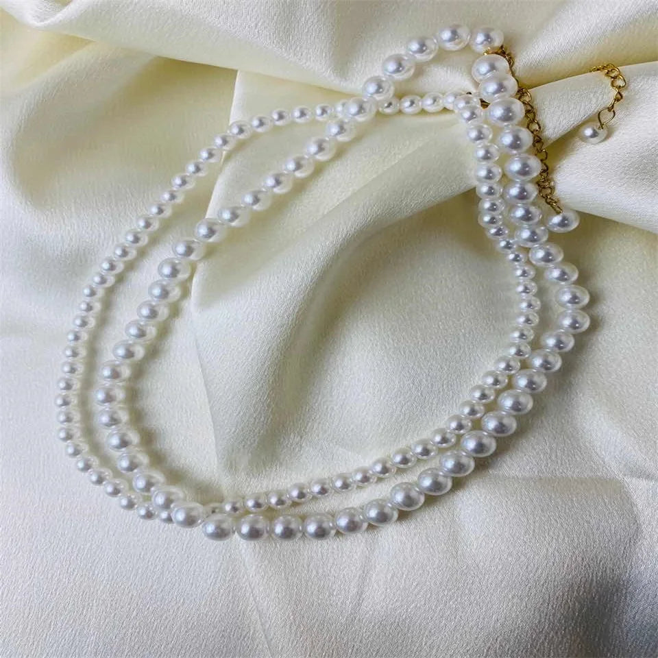 Um verdadeiro clássico que nunca sai de moda. Colares de pérolas elegantes, com fecho de aço inoxidável de alta qualidade e antialérgico.