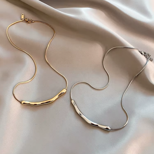 Colar Elegante em Aço Inoxidável